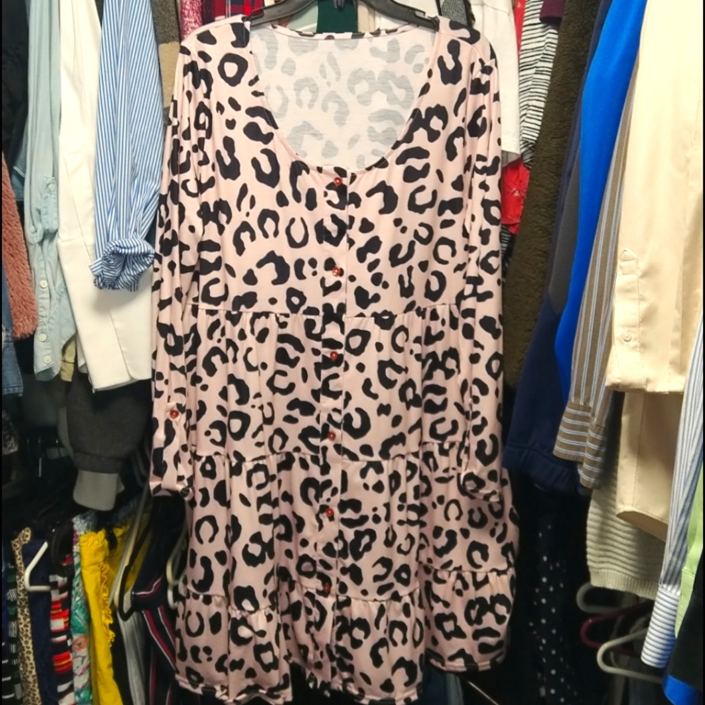 Boutique Cheetah Dress. Light Pink.